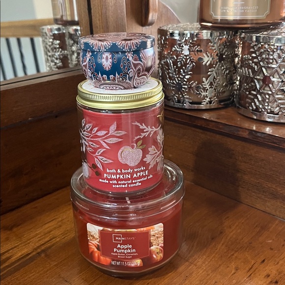 Bath & Body Works Candle Lot of 3 Plus Two Candle Holders And 3 Scented Candles - Picture 7 of 10